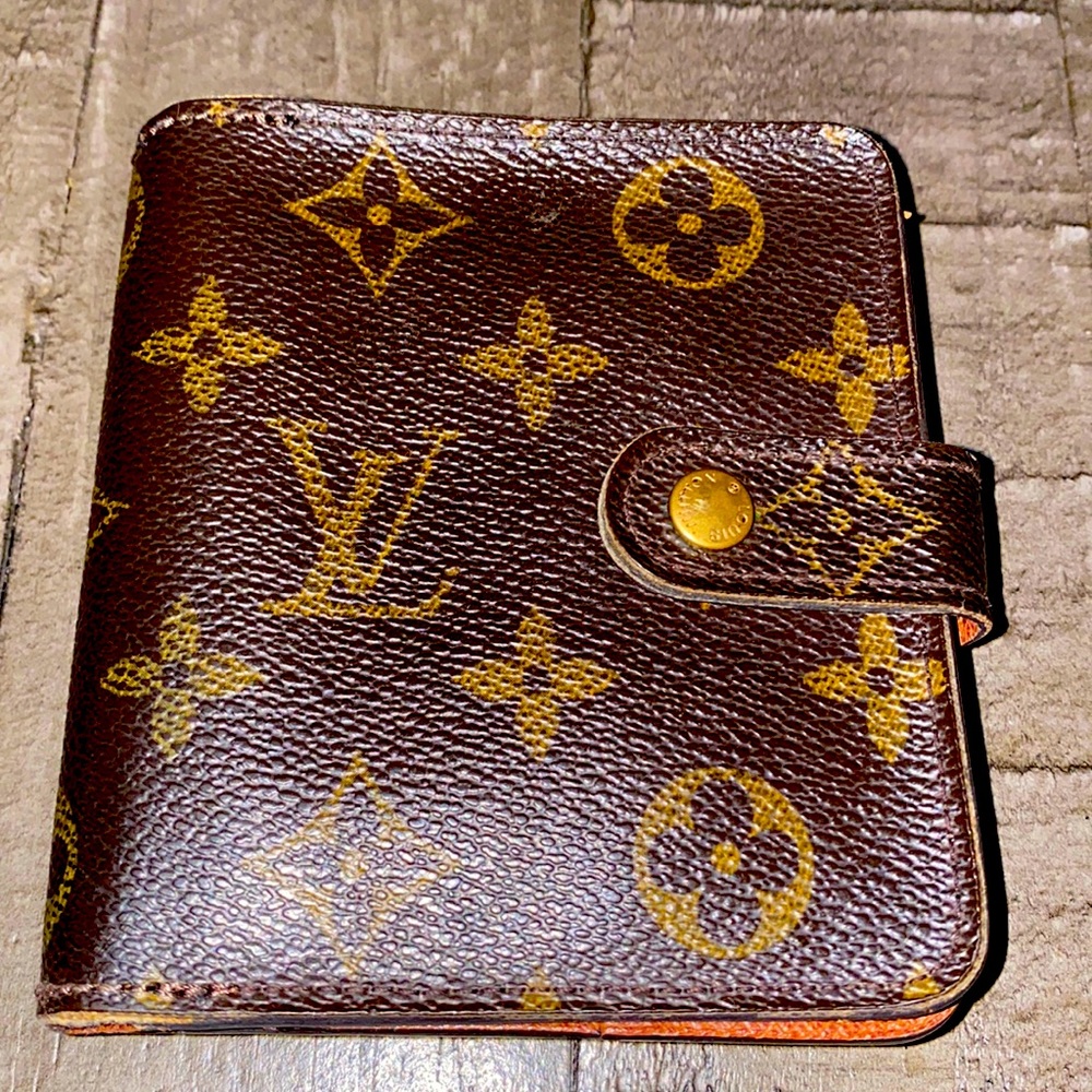 ❤️♥️Lv wallet / 5 cc slots / money slot and coin pouch . Small , mighty and cute